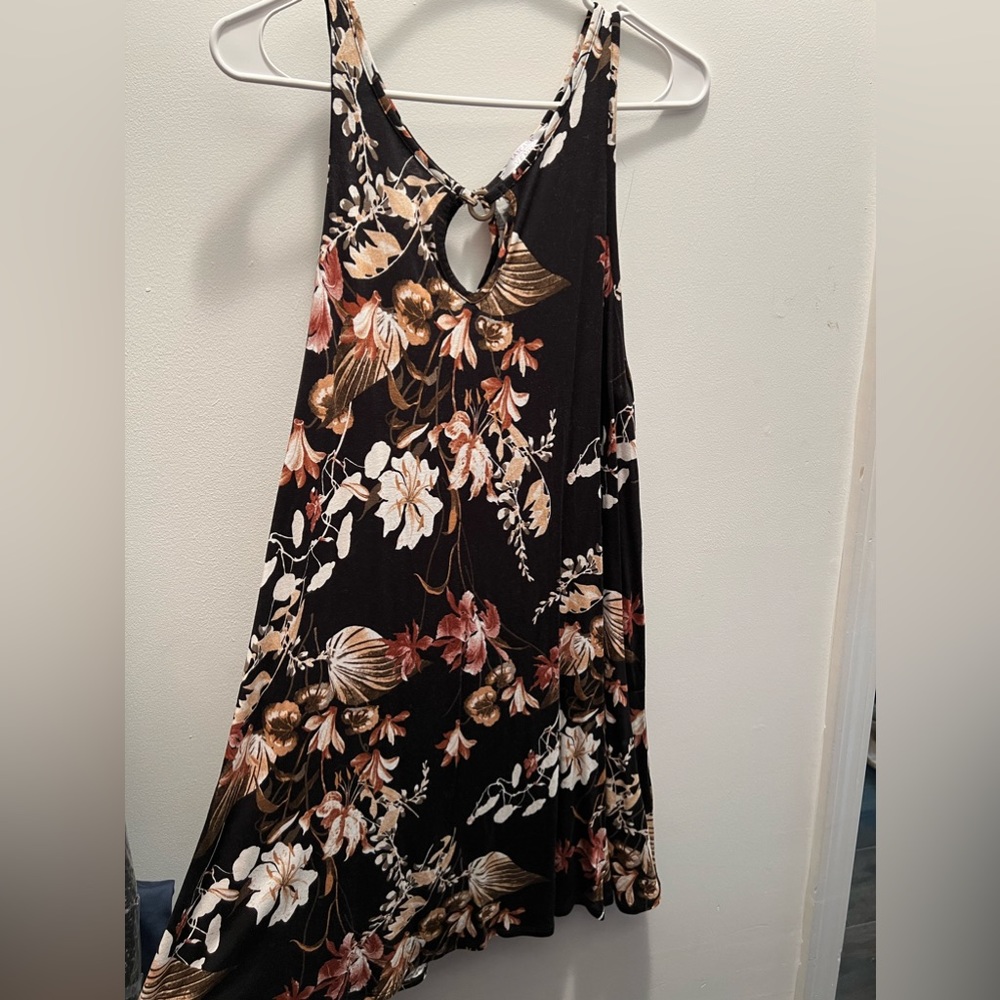 Multicolored dress that flares out the slightest bit in L